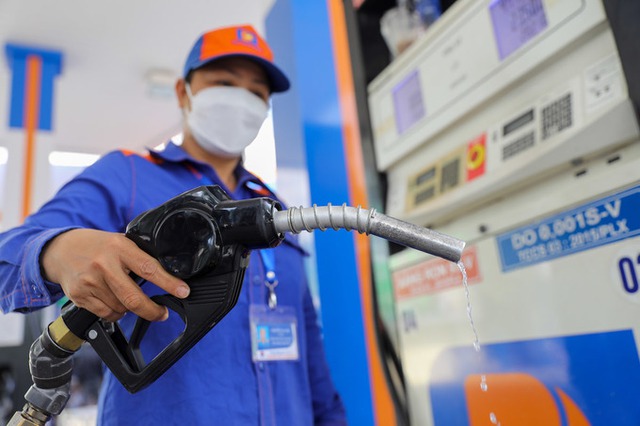 Giảm thuế bảo vệ môi trường đối với xăng dầu từ 1/4/2022 - Ảnh 1. Giảm thuế bảo vệ môi trường đối với xăng dầu từ 1/4/2022 - Ảnh 1.
