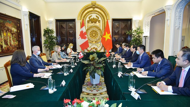 Đề nghị Canada sớm công nhận hộ chiếu vaccine của Việt Nam - Ảnh 2.
