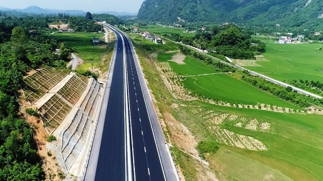 Dừng đầu tư tuyến cao tốc Hòa Bình - Mộc Châu theo hình thức PPP - Ảnh 1.