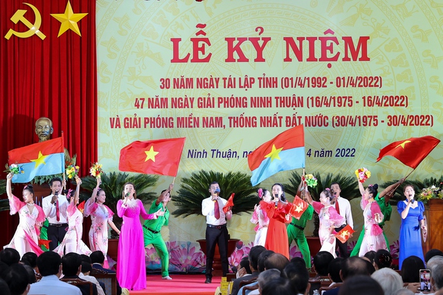Thủ tướng Phạm Minh Chính dự lễ kỷ niệm 30 năm tái lập tỉnh Ninh Thuận - Ảnh 7.