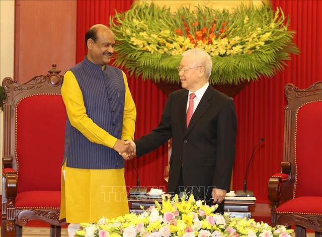 Tổng Bí thư Nguyễn Phú Trọng tiếp Chủ tịch Hạ viện Ấn Độ Om Birla  - Ảnh 1.