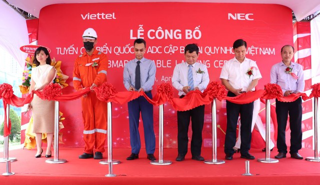Viettel công bố cập bờ tuyến cáp ADC có băng thông lớn nhất Việt Nam - Ảnh 1.