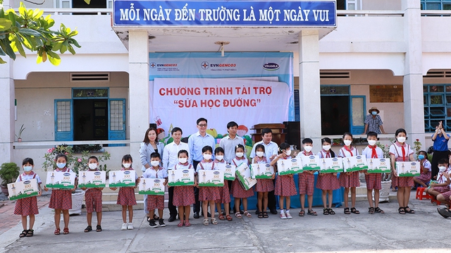 EVNGENCO3 tài trợ sữa học đường cho gần 1000 học sinh tỉnh Bình Thuận - Ảnh 1.