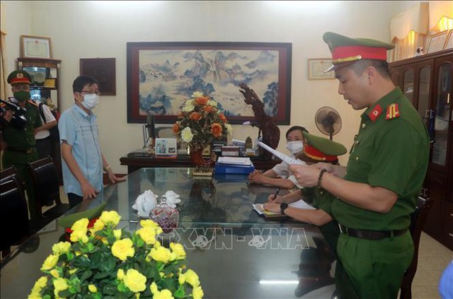 Vụ Việt Á: Thêm 1 Giám đốc cùng 4 cán bộ CDC bị khởi tố và bắt tạm giam - Ảnh 1.