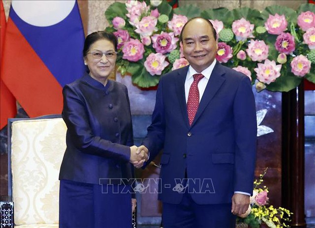 Chủ tịch nước Nguyễn Xuân Phúc tiếp xã giao Phó Chủ tịch nước Lào - Ảnh 1.