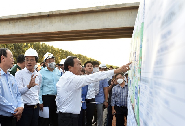 Phó Thủ tướng Lê Văn Thành kiểm tra tuyến cao tốc Phan Thiết-Dầu Giây - Ảnh 1.