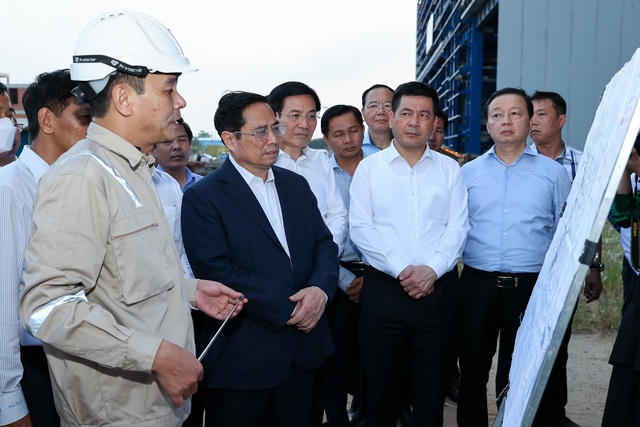 Thủ tướng khảo sát khu quy hoạch cảng lớn nhất ĐBSCL và dự án nhiệt điện Long Phú 1 - Ảnh 6.