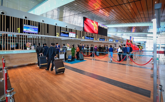 Người nước ngoài được xuất nhập cảnh qua Cảng hàng không Vân Đồn bằng thị thực điện tử  - Ảnh 1.