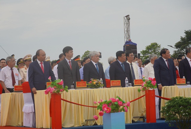 Chủ tịch nước tham dự lễ thượng cờ thống nhất non sông - Ảnh 1.