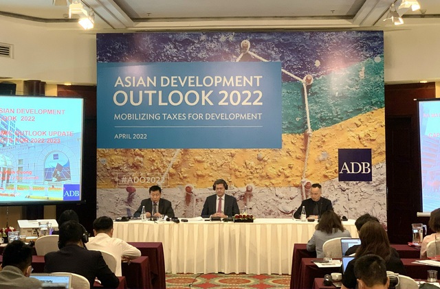 ADB: Việt Nam sẽ tăng trưởng 6,5% trong năm 2022 nhờ các chương trình phục hồi - Ảnh 1.