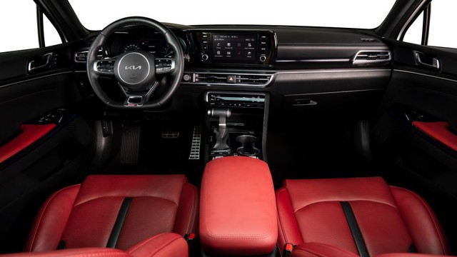 Kia K5 – D sedan cao cấp chinh phục người trẻ - Ảnh 2. Kia K5 – D sedan cao cấp chinh phục người trẻ - Ảnh 2.