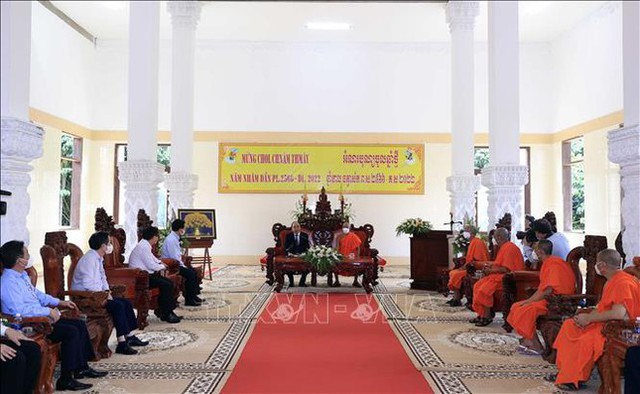 Chủ tịch nước Nguyễn Xuân Phúc chúc mừng Tết cổ truyền Chôl Chnăm Thmây - Ảnh 1.