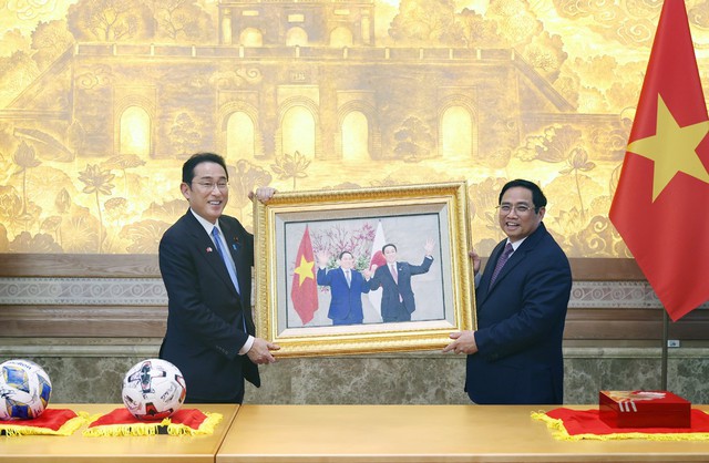 Thủ tướng Nhật Bản Kishida Fumio thăm Việt Nam: 'Chân thành, Tình cảm, Tin cậy' - Ảnh 3. Thủ tướng Nhật Bản Kishida Fumio thăm Việt Nam: 'Chân thành, Tình cảm, Tin cậy' - Ảnh 3.
