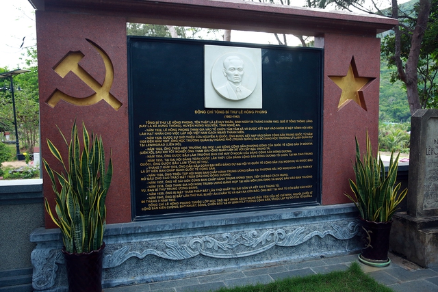 Phó Thủ tướng Phạm Bình Minh dâng hương tại Nghĩa trang Hàng Dương - Ảnh 2.