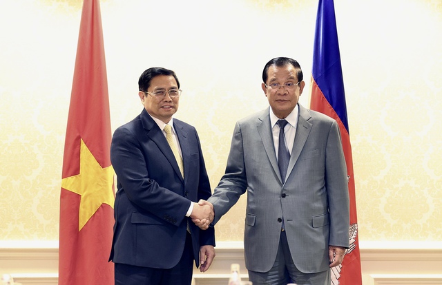 Thủ tướng Phạm Minh Chính gặp Thủ tướng Campuchia Hun Sen - Ảnh 1.