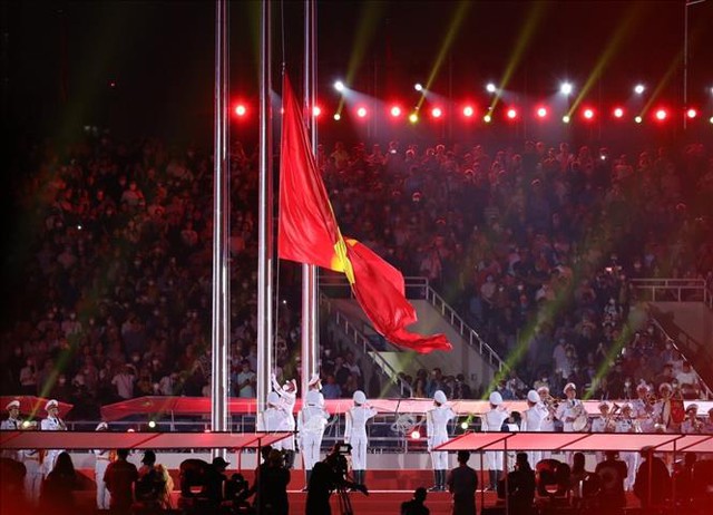 TRỰC TIẾP KHAI MẠC SEA GAMES 31: Đậm đà bản sắc hòa quyện với hiệu ứng tuyệt vời của công nghệ - Ảnh 1.