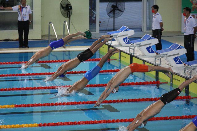 Chung kết Bơi lội 400m tự do nam: Huy Hoàng phá kỷ lục SEA Games - Ảnh 2.