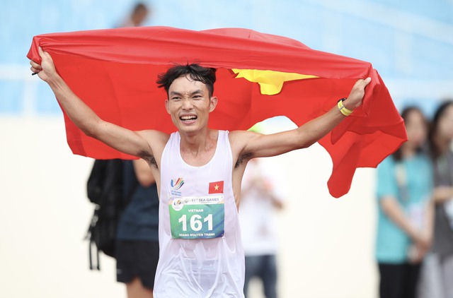 Hoàng Nguyên Thanh đã giành tấm HCV marathon nam đầu tiên cho Việt Nam - Ảnh 1.