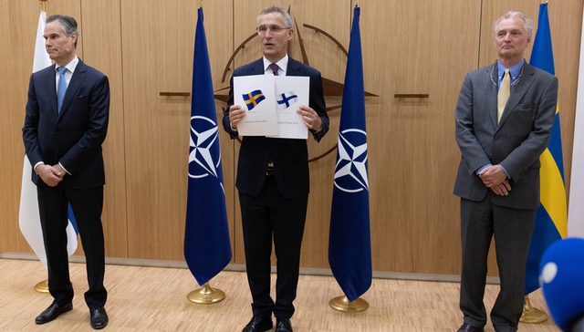 Phần Lan, Thụy Điển chính thức nộp đơn gia nhập NATO - Ảnh 1.