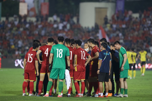 TRỰC TIẾP U23 Việt Nam-U23 Malaysia: Căng thẳng!!!!!!!! - Ảnh 1.