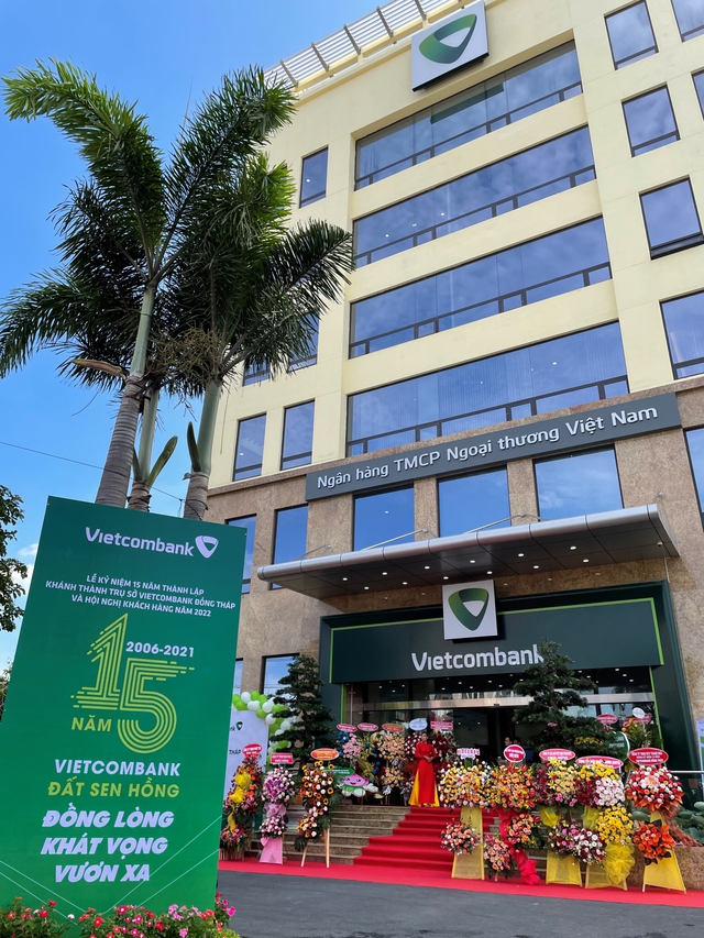 Vietcombank Đồng Tháp khánh thành trụ sở hoạt động mới - Ảnh 2.