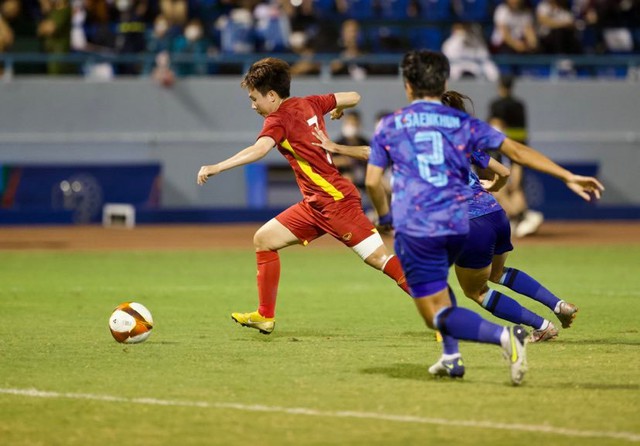 TRỰC TIẾP Chung kết bóng đá nữ SEA Games 31: Việt Nam liên tục ép sân  - Ảnh 1.