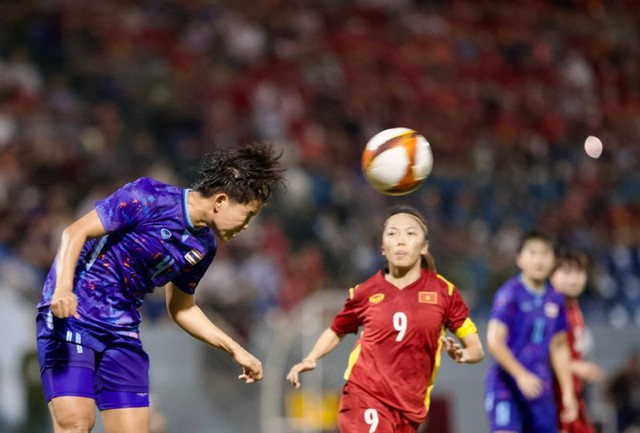 TRỰC TIẾP Chung kết bóng đá nữ SEA Games 31: Việt Nam quyết tâm ghi bàn trong Hiệp 2 - Ảnh 1.