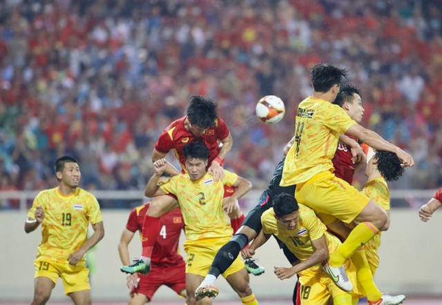 TRỰC TIẾP U23 Việt Nam gặp U23 Thái Lan: Quyết liệt, căng thẳng từng phút tại 'chảo lửa' Mỹ Đình - Ảnh 1.