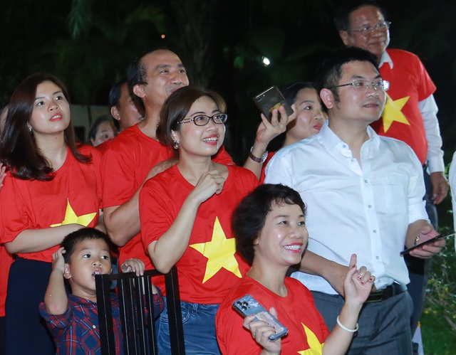 Kiều bào Việt Nam ở Thái Lan chung vui cùng chiến thắng của đội tuyển bóng đá nam  - Ảnh 2.