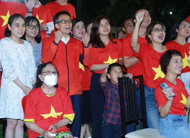 Kiều bào Việt Nam ở Thái Lan chung vui cùng chiến thắng của đội tuyển bóng đá nam  - Ảnh 6.