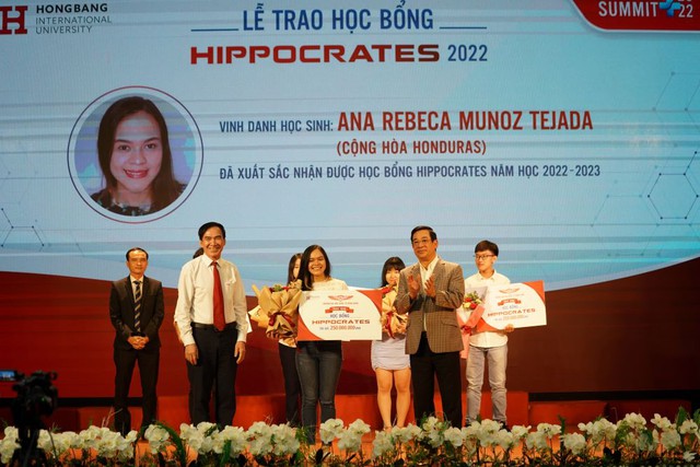 Lãnh đạo Bộ Y tế trao học bổng HIPPOCRATES cho sinh viên của HIU - Ảnh 2.