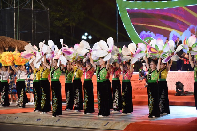 Thủ tướng dự Lễ khai mạc Festival trái cây và sản phẩm OCOP Việt Nam năm 2022 - Ảnh 6.