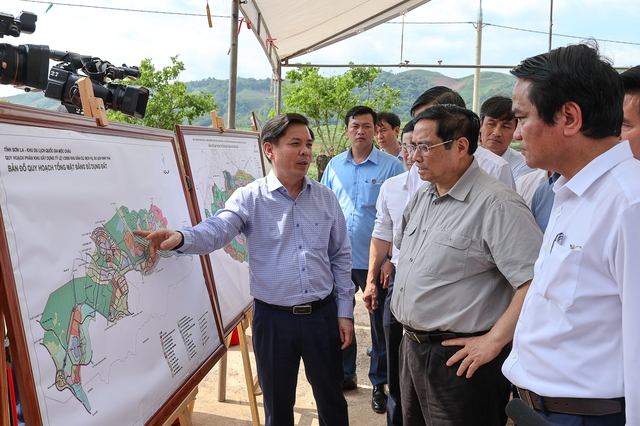 Thủ tướng khảo sát, khởi công một số công trình, dự án lớn tại Hòa Bình, Sơn La - Ảnh 7.