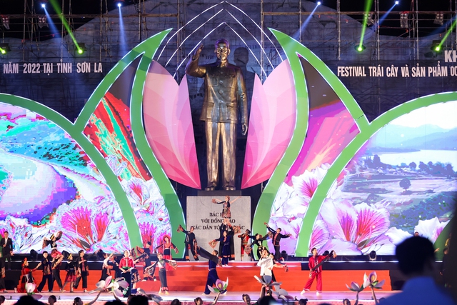 Thủ tướng dự Lễ khai mạc Festival trái cây và sản phẩm OCOP Việt Nam năm 2022 - Ảnh 5. Thủ tướng dự Lễ khai mạc Festival trái cây và sản phẩm OCOP Việt Nam năm 2022 - Ảnh 5.