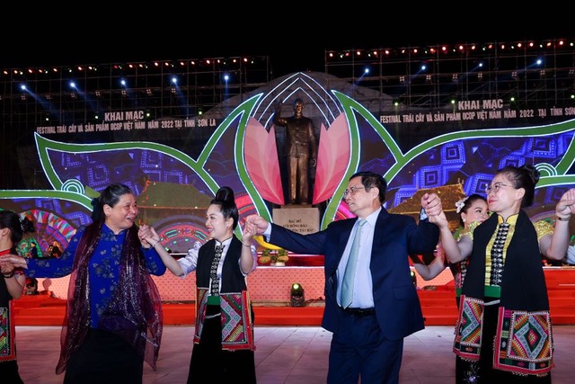 Thủ tướng dự Lễ khai mạc Festival trái cây và sản phẩm OCOP Việt Nam năm 2022 - Ảnh 12. Thủ tướng dự Lễ khai mạc Festival trái cây và sản phẩm OCOP Việt Nam năm 2022 - Ảnh 12.