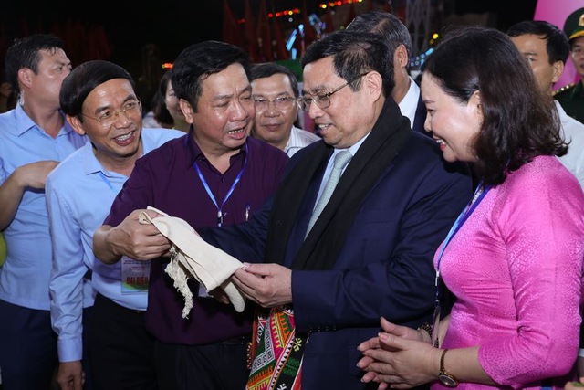 Thủ tướng dự Lễ khai mạc Festival trái cây và sản phẩm OCOP Việt Nam năm 2022 - Ảnh 6. Thủ tướng dự Lễ khai mạc Festival trái cây và sản phẩm OCOP Việt Nam năm 2022 - Ảnh 6.