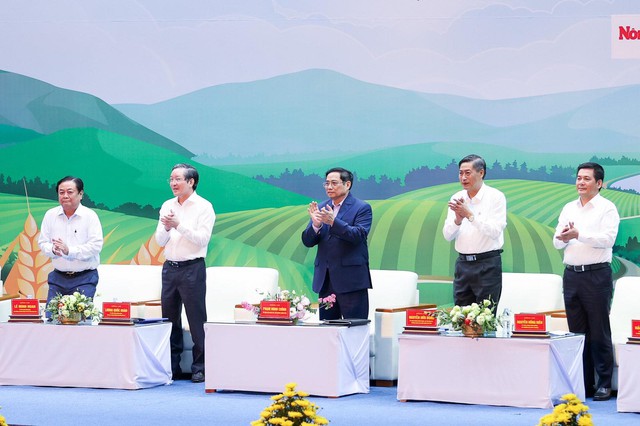 8H TỔNG THUẬT: Thủ tướng Phạm Minh Chính đối thoại với nông dân Việt Nam - Ảnh 2.