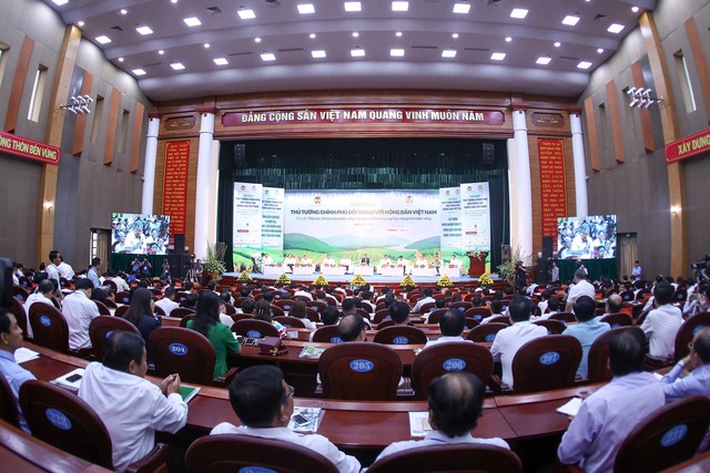 TỔNG THUẬT: Thủ tướng Phạm Minh Chính đối thoại với nông dân Việt Nam - Ảnh 1.