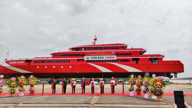 Hạ thủy siêu tàu khách cao tốc lớn nhất Việt Nam - Ảnh 1.