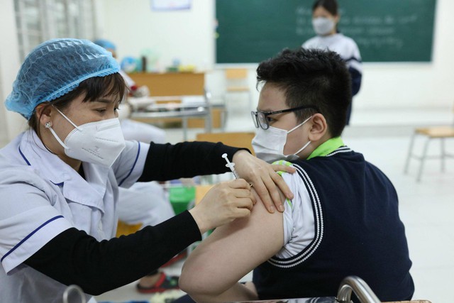 Các địa phương cần đẩy nhanh tiến độ tiêm chủng vaccine COVID-19 - Ảnh 1. Các địa phương cần đẩy nhanh tiến độ tiêm chủng vaccine COVID-19 - Ảnh 1.