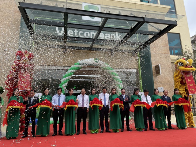 Vietcombank khánh thành các trụ sở hoạt động mới - Ảnh 2.