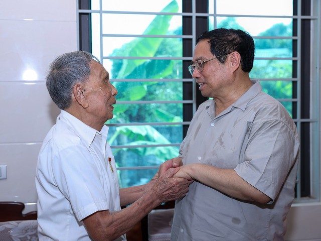 Thủ tướng Phạm Minh Chính dâng hương tại khu di tích Ngã ba Đồng Lộc - Ảnh 12.