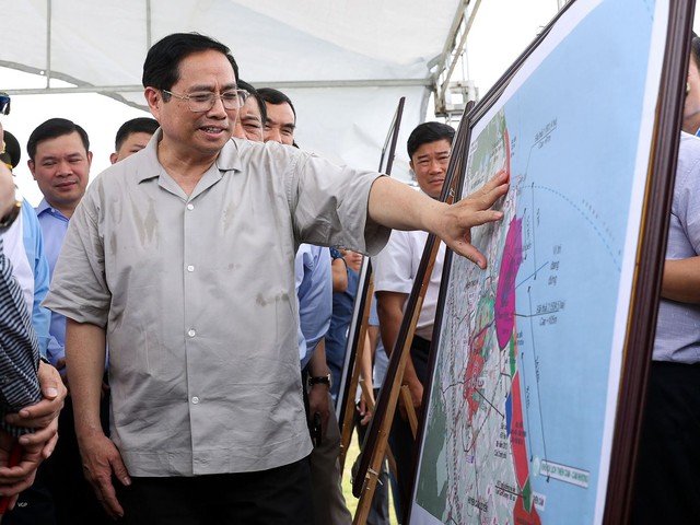 Thủ tướng khảo sát dự án mỏ sắt tạm dừng hơn 10 năm tại Hà Tĩnh - Ảnh 1.