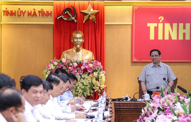 Thủ tướng: Hà Tĩnh phát huy tối đa yếu tố con người, tự lực, tự cường vươn lên - Ảnh 7.