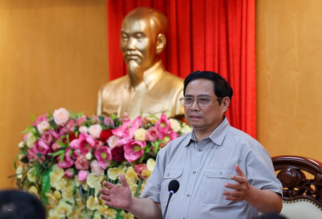 Thủ tướng: Hà Tĩnh phát huy tối đa yếu tố con người, tự lực, tự cường vươn lên - Ảnh 6.