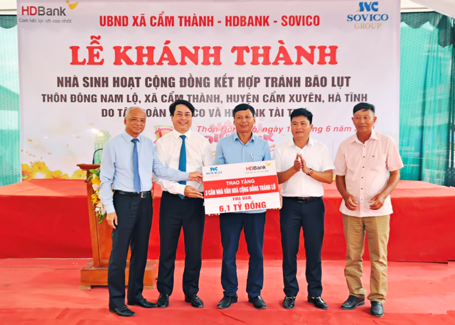 HDBank, Sovico trao tặng nhà cộng đồng tránh lũ trị giá 6,1 tỷ đồng cho tỉnh Hà Tĩnh - Ảnh 1.