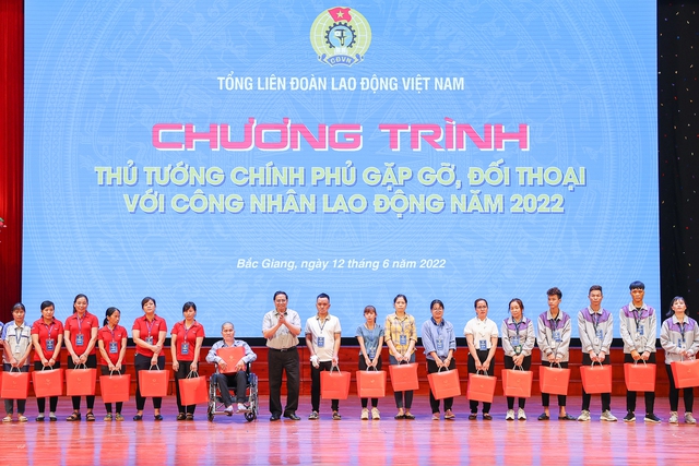 Bắc Giang phát huy mạnh mẽ tinh thần tự lực tự cường, triển khai công việc trọng tâm, trọng điểm - Ảnh 7. Bắc Giang phát huy mạnh mẽ tinh thần tự lực tự cường, triển khai công việc trọng tâm, trọng điểm - Ảnh 7.