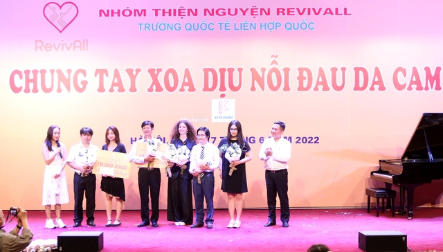 Tiếp thêm niềm tin và nghị lực cho các nạn nhân da cam - Ảnh 3. Tiếp thêm niềm tin và nghị lực cho các nạn nhân da cam - Ảnh 3.