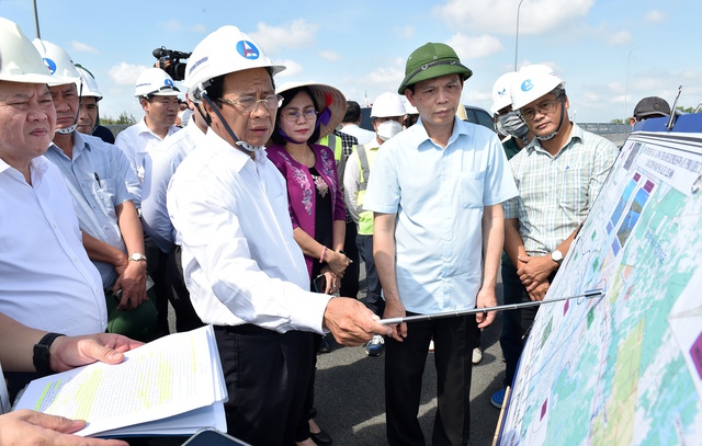 Phó Thủ tướng đốc thúc tiến độ các dự án cao tốc phía nam - Ảnh 1.