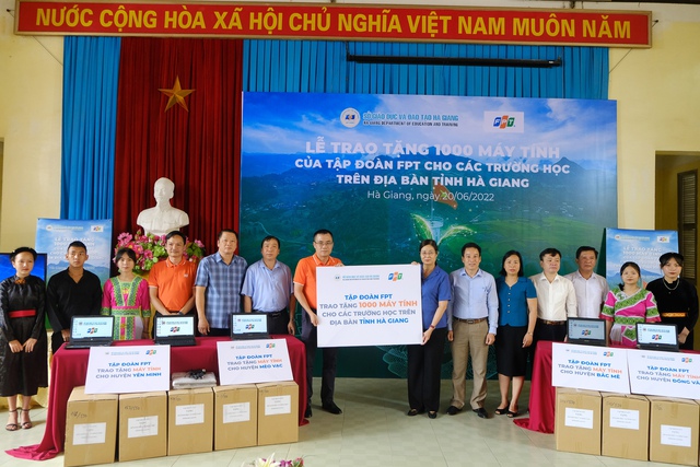 FPT trao tặng 1.000 máy tính cho học sinh tỉnh Hà Giang - Ảnh 1.